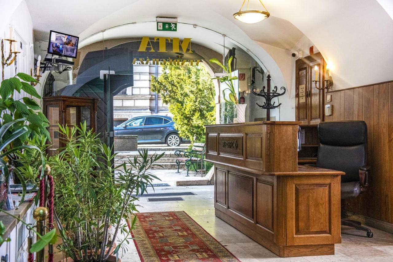Academy Pension Budapest Luaran gambar