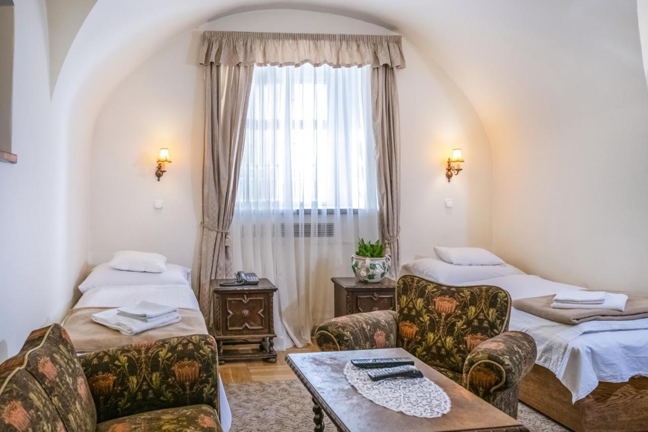 Academy Pension Budapest Luaran gambar