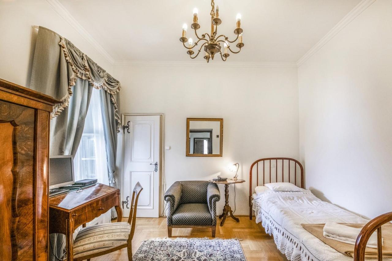 Academy Pension Budapest Luaran gambar