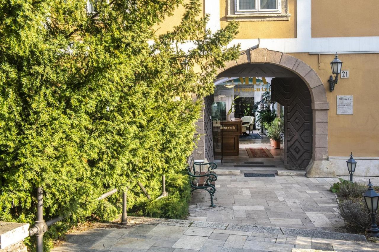 Academy Pension Budapest Luaran gambar
