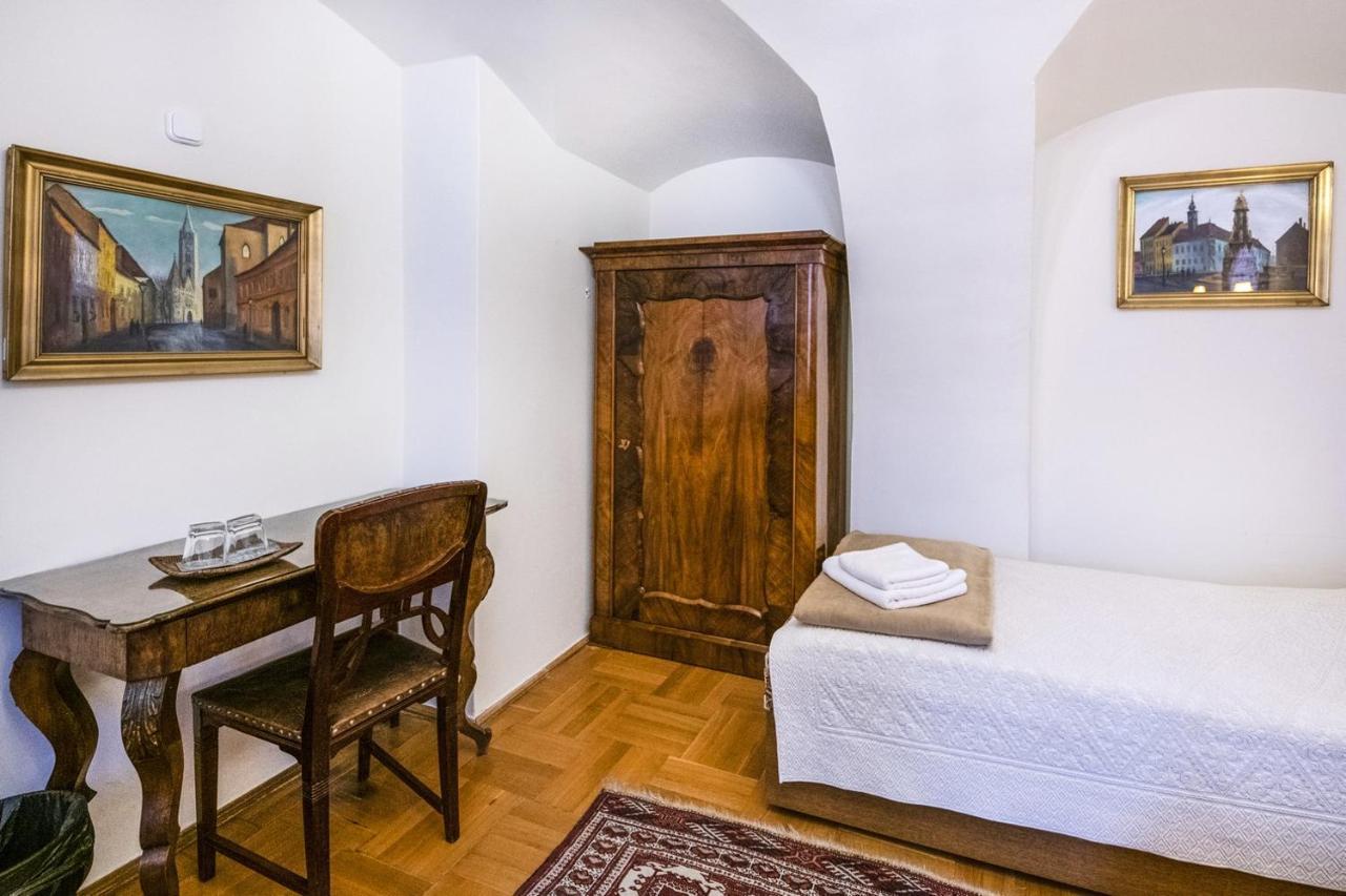 Academy Pension Budapest Luaran gambar